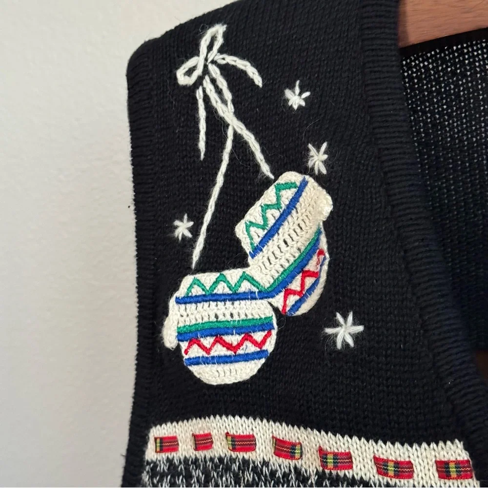 VTG Bobbie Brooks Black and White Christmas Sweater XL Vest